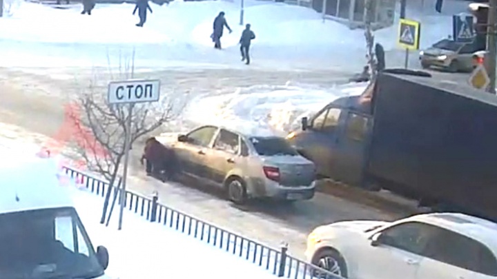В Ярославле задавили женщину на переходе: полиция проверяет нескольких водителей