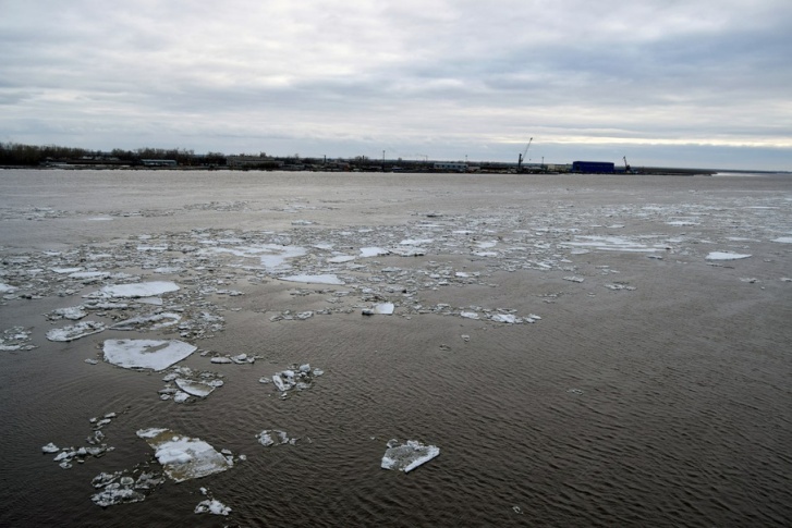 Хвост редкого ледохода в 25 километрах от города