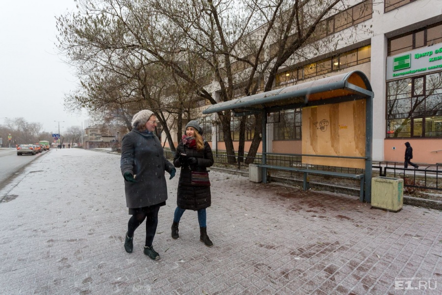 Проходим электросетевую компанию и вспоминаем, что здесь стояло раньше. Проходим электросетевую компанию и вспоминаем, что здесь стояло раньше.