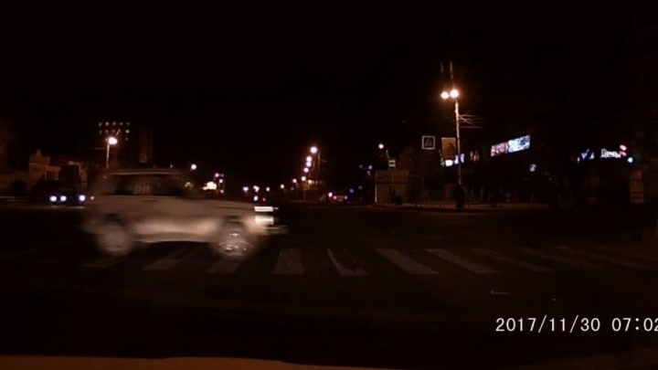 «Чуть не сбила пешеходов»: погоня семи экипажей ДПС за «Нивой» в Челябинске попала на видео