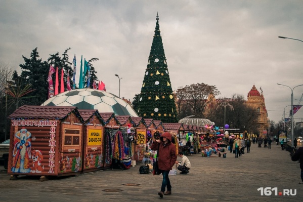 Главную городскую елку откроют 29 декабря в 16:00 Главную городскую елку откроют 29 декабря в 16:00