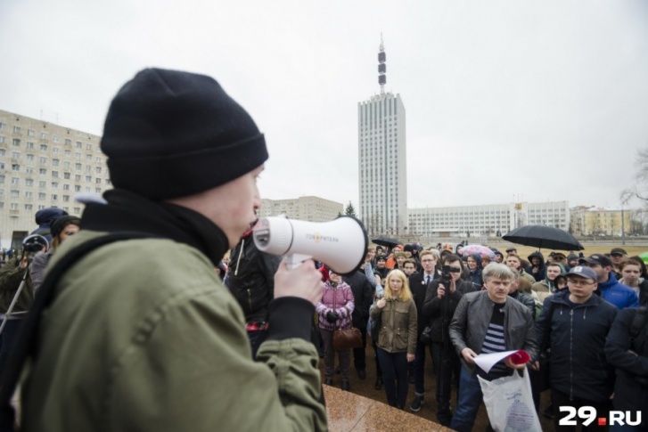 На митинг пришло примерно 160–180 человек На митинг пришло примерно 160–180 человек