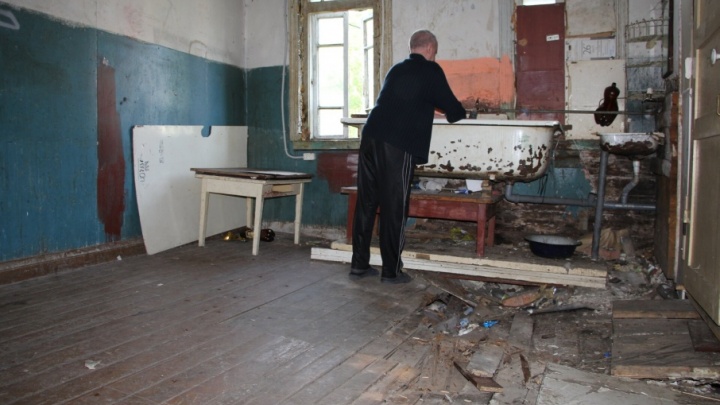 Жуткая «деревяшка» стала поводом для иска жилищной инспекции к администрации Архангельска