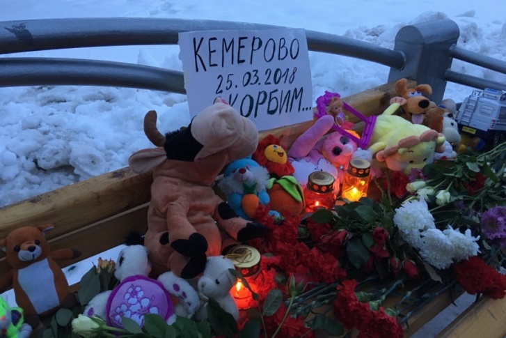 Погибшим не только возлагают цветы, но и посвящают посты в соцсетях Погибшим не только возлагают цветы, но и посвящают посты в соцсетях