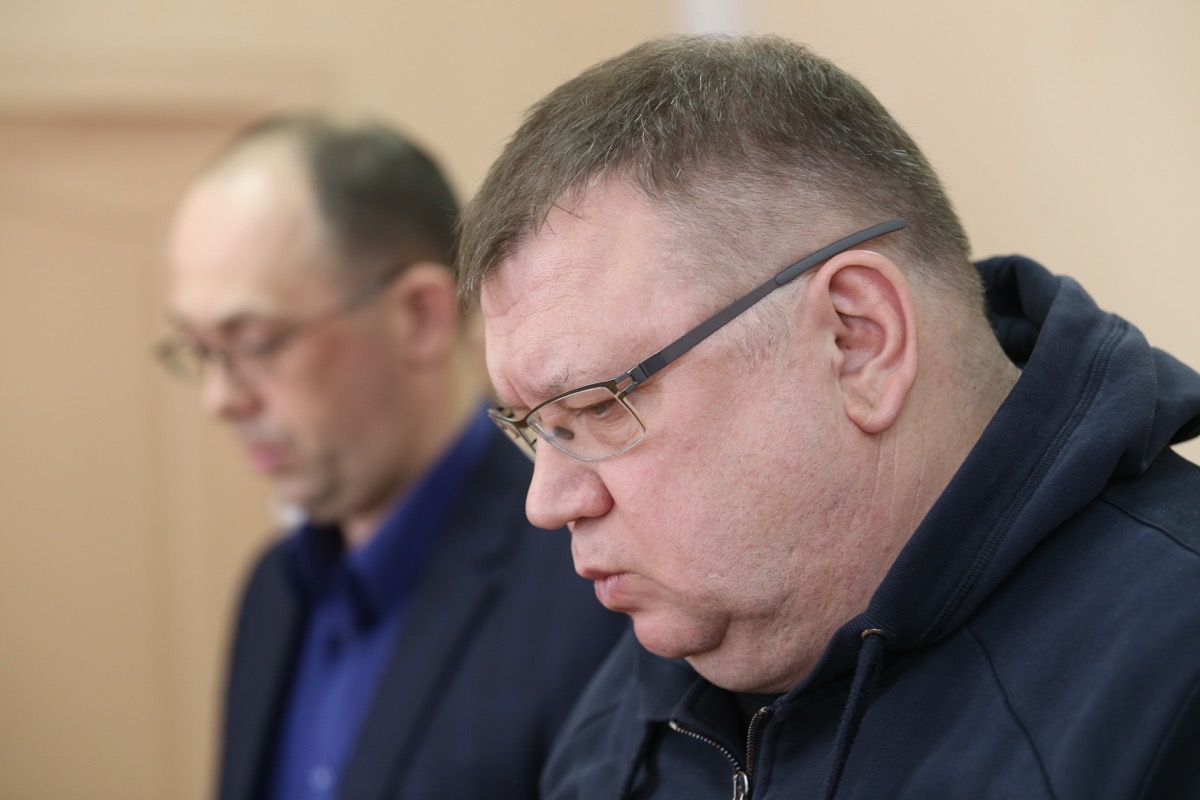 Сергей Мануйлов очевидно собрал вещи для отправки в СИЗО, но в итоге остался под подпиской о невыезде Сергей Мануйлов очевидно собрал вещи для отправки в СИЗО, но в итоге остался под подпиской о невыезде