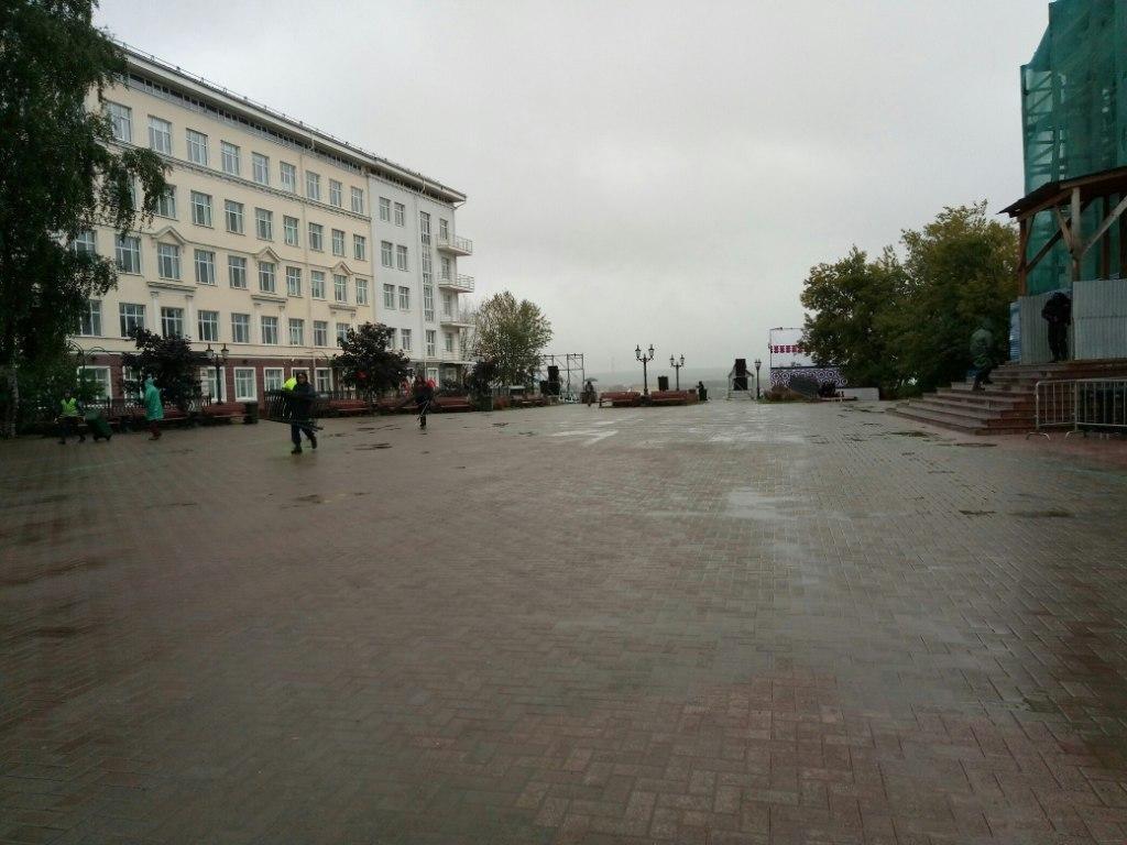 На Соборной площади пусто.
