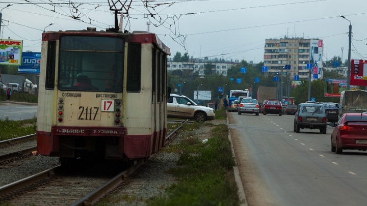 На северо-западе Челябинска трамваи попали в двойной затор