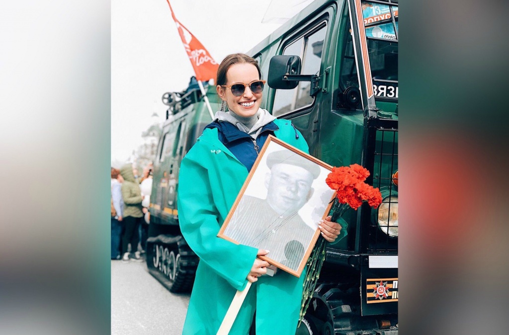 Девушка очень гордится родными людьми, которые внесли свой вклад в заветную Победу Девушка очень гордится родными людьми, которые внесли свой вклад в заветную Победу