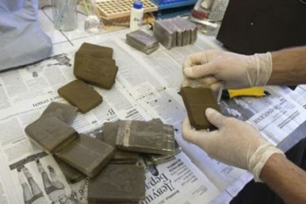 В посылке из Германии полицейские обнаружили гашиш В посылке из Германии полицейские обнаружили гашиш