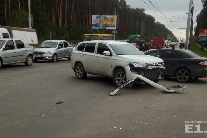 Второй участник аварии скрылся.
Второй участник аварии скрылся.