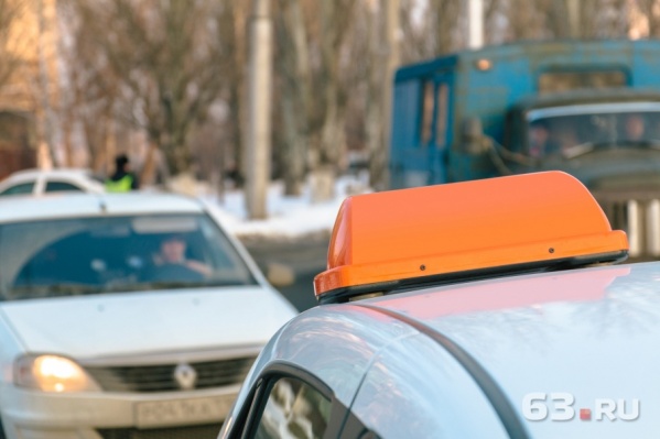 Тольяттинские водители берут с пассажиров 725 рублей в среднем Тольяттинские водители берут с пассажиров 725 рублей в среднем