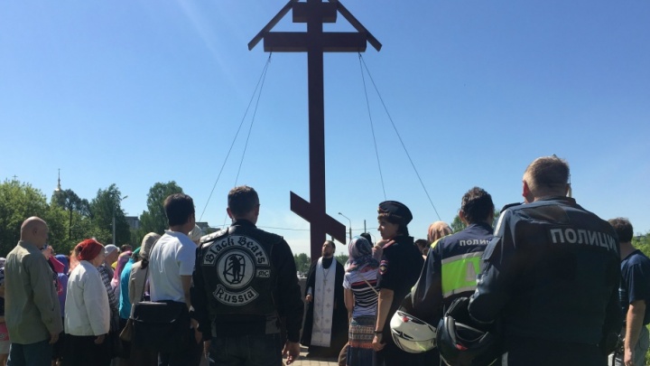 В Ярославле байкеры, гаишники и священники провели автомобильный крестный ход