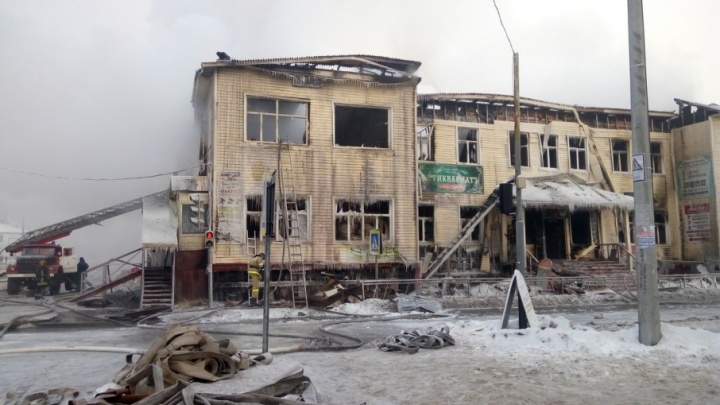 Власти Архангельска решат судьбу сгоревшего здания на проспекте Ломоносова