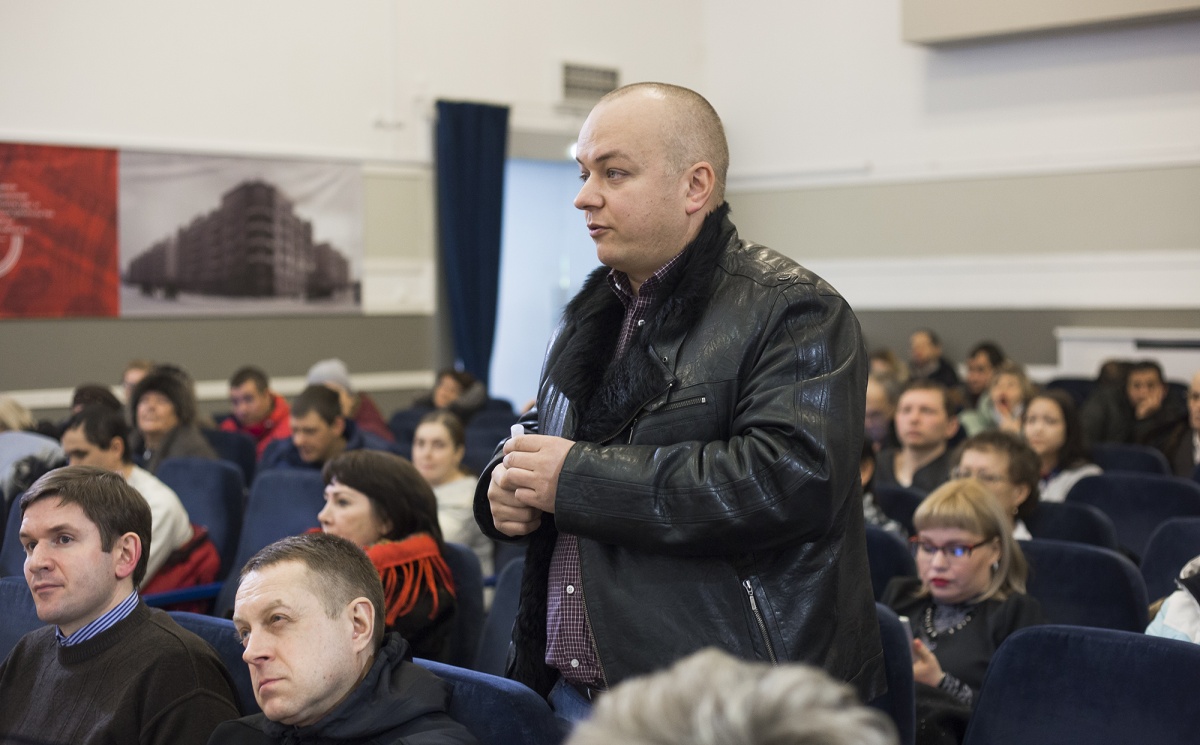 Житель одного из домов считает, что вместо старого садика необходимо построить парковку с детской площадкой Житель одного из домов считает, что вместо старого садика необходимо построить парковку с детской площадкой