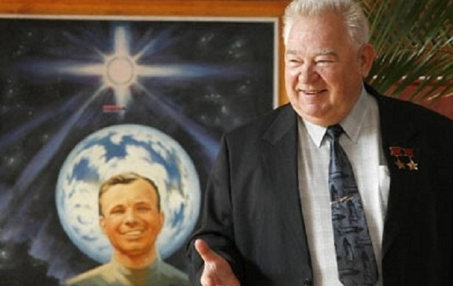 «Пообещал, что всем расскажет о нашем городе»: вспоминаем визит космонавта Георгия Гречко в Пермь