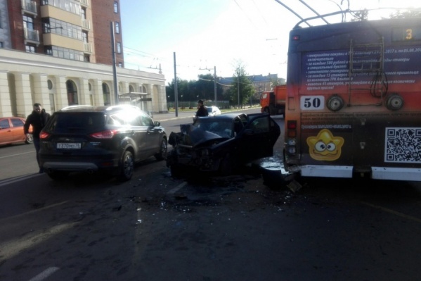 К счастью, троллейбус был пустой К счастью, троллейбус был пустой