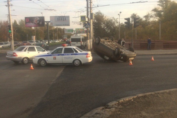 Авария остановила движение утреннего потока Авария остановила движение утреннего потока