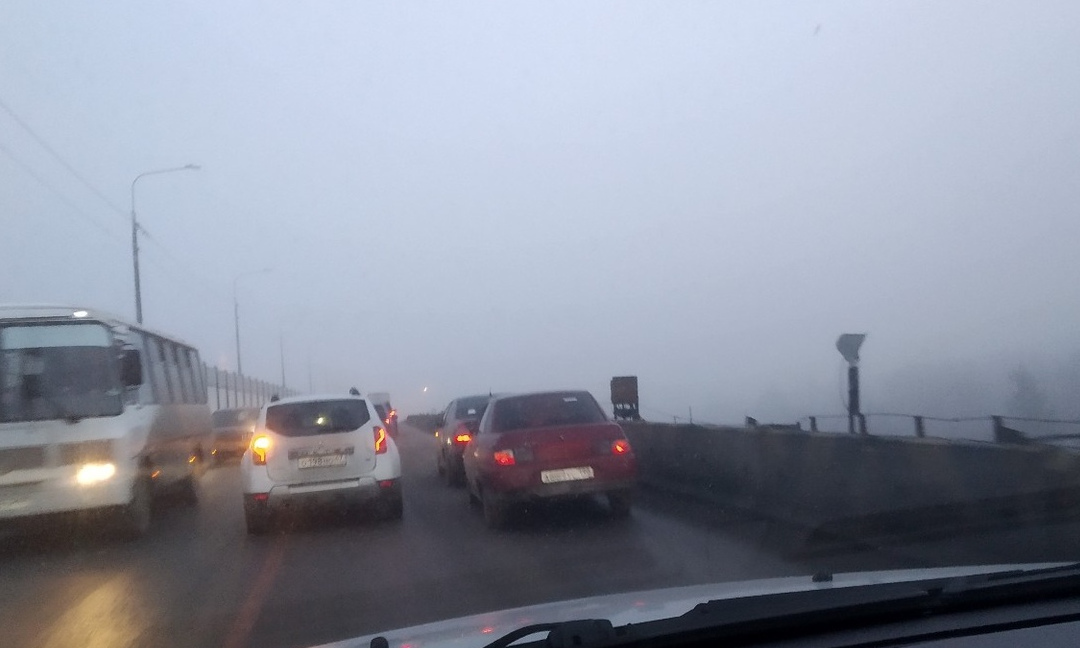 Утреннее ДТП на путепроводе в Скачках.