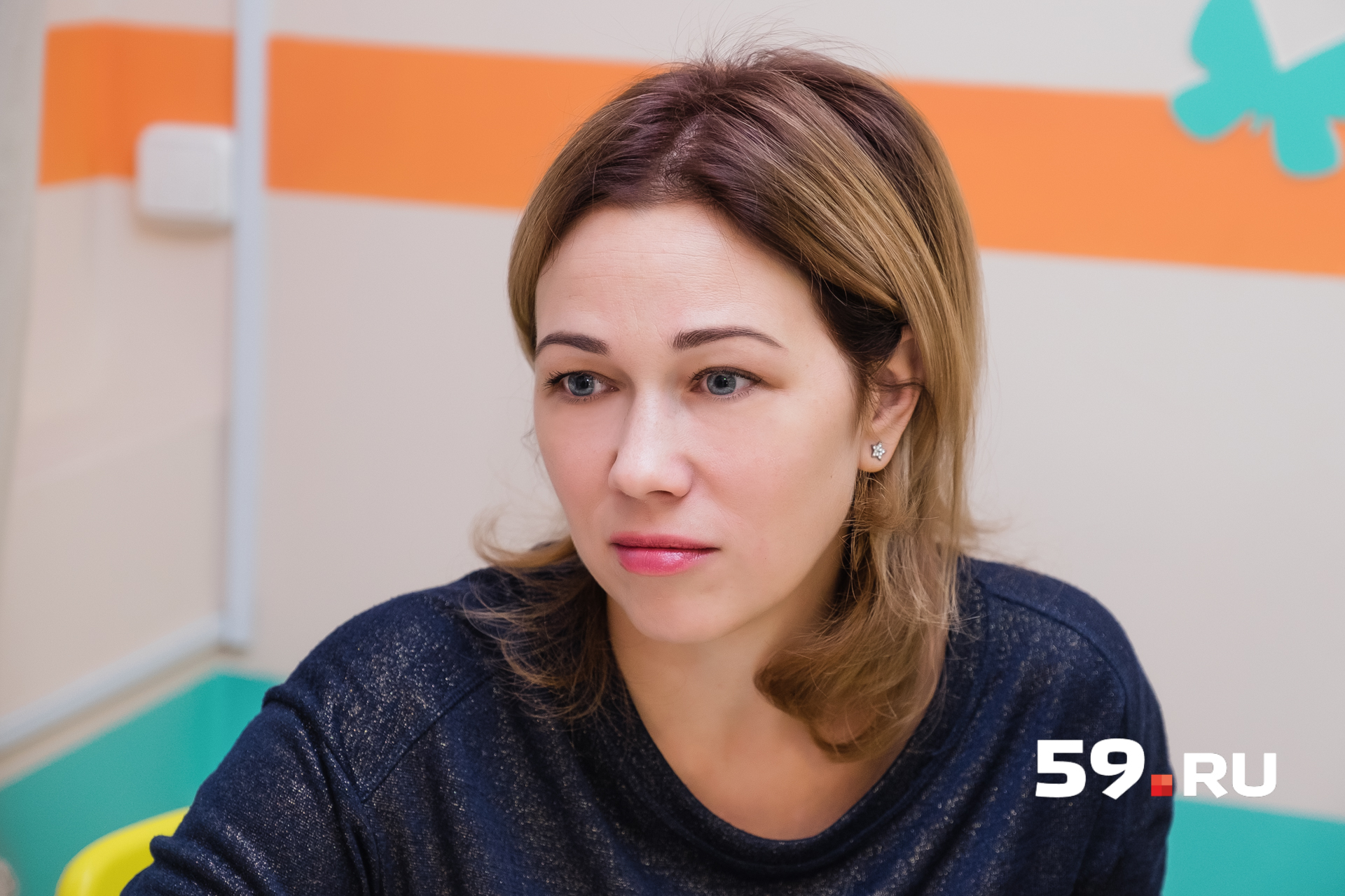 Ирине было трудно сочетать материнство и работу специалистом по связям с общественностью Ирине было трудно сочетать материнство и работу специалистом по связям с общественностью