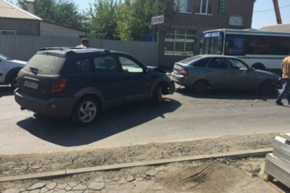 По словам автолюбителей, машины здесь едут со скоростью 5-7 км/час По словам автолюбителей, машины здесь едут со скоростью 5-7 км/час