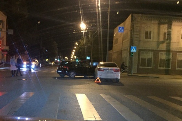Авария случилась из-за нарушения правила проезда перекрестка Авария случилась из-за нарушения правила проезда перекрестка