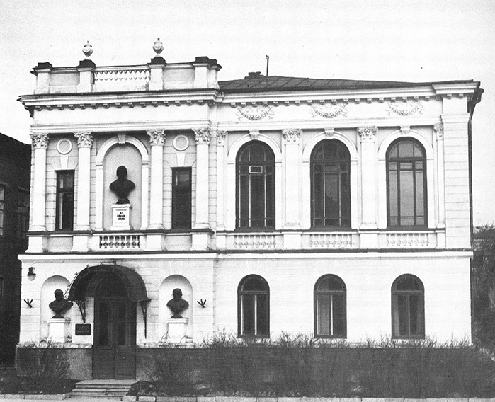 Известно, что в 1919 году библиотеку посетил В. В. Маяковский. Известно, что в 1919 году библиотеку посетил В. В. Маяковский.
