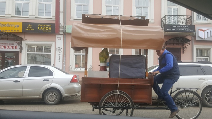 В центре Ярославля засняли необычный вид транспорта: видео