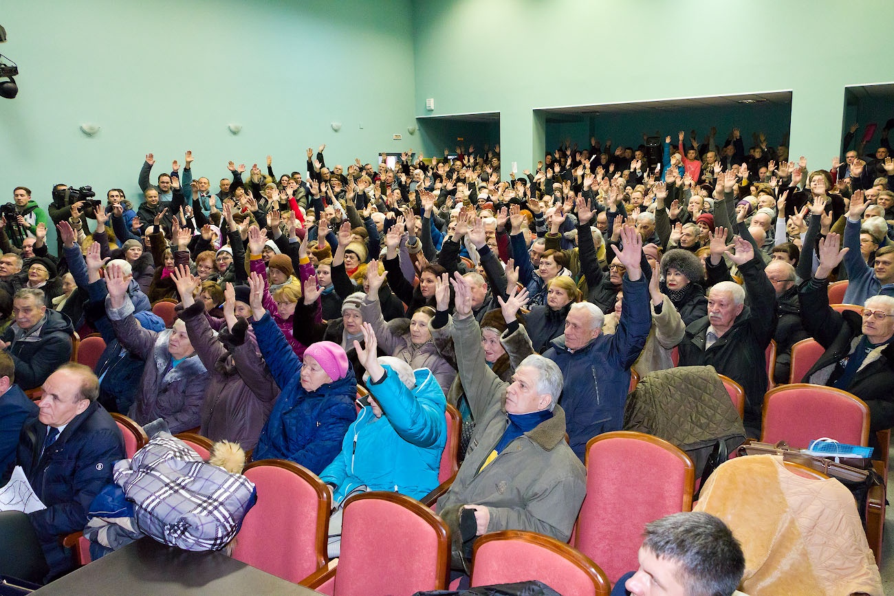 На публичных слушаниях садоводы единодушно проголосовали против дороги, но проиграли На публичных слушаниях садоводы единодушно проголосовали против дороги, но проиграли