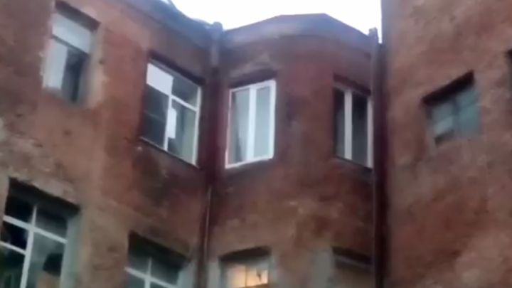 В центре Ростова многоквартирный дом пошел трещинами