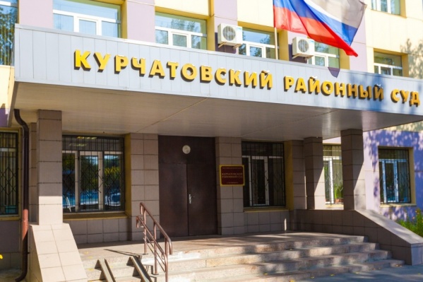 Суд разрешил школьницам посещать уроки Суд разрешил школьницам посещать уроки