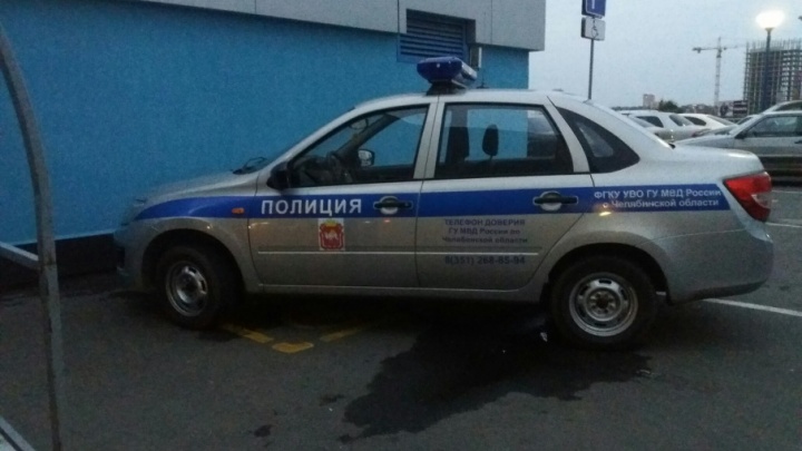 Машина силовиков на парковке для инвалидов у ТРК возмутила челябинцев