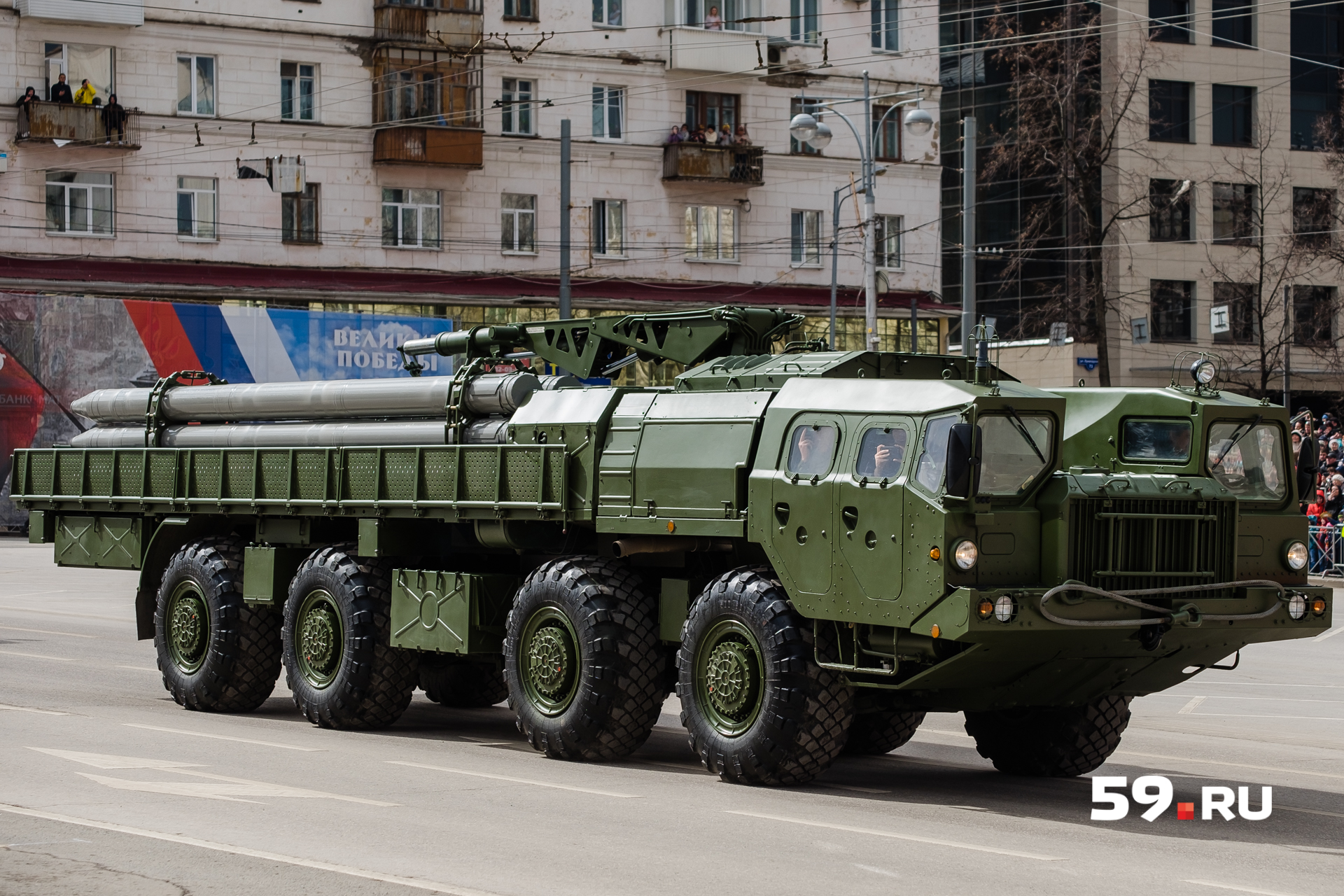 После парада военная техника расположилась в музее под открытым небом на эспланаде После парада военная техника расположилась в музее под открытым небом на эспланаде