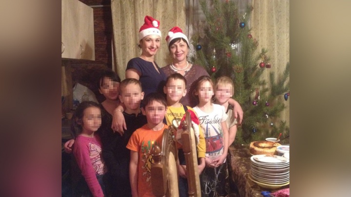 Многодетной семье погорельцев на Южном Урале пришлось временно вернуть приёмных детей
