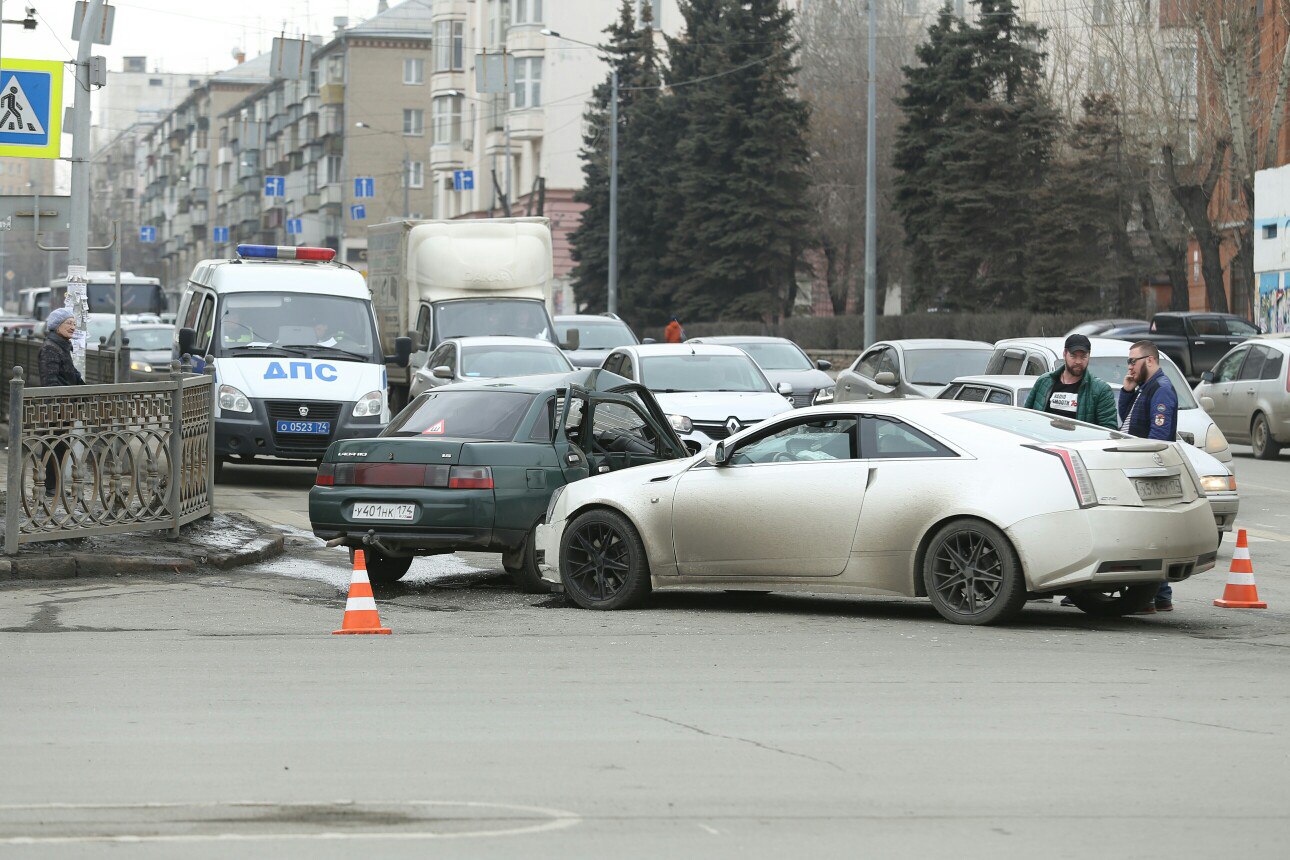 Водитель «десятки» поворачивал налево, Cadillac двигался прямо Водитель «десятки» поворачивал налево, Cadillac двигался прямо