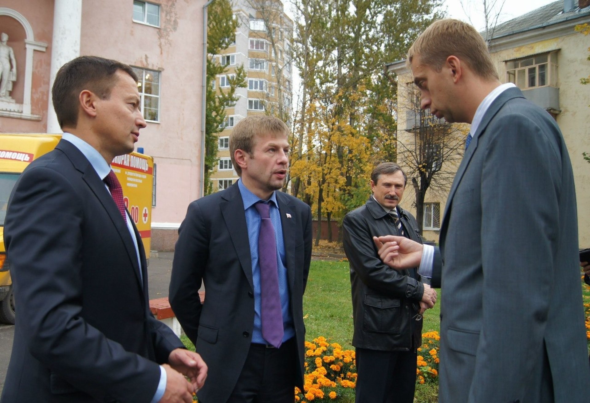 Павел Дыбин (справа) уже давно занимается в Ярославле и бизнесом, и политикой