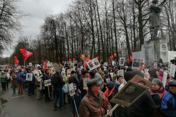 Чтобы встать в колонну, лучше подойти заранее Чтобы встать в колонну, лучше подойти заранее