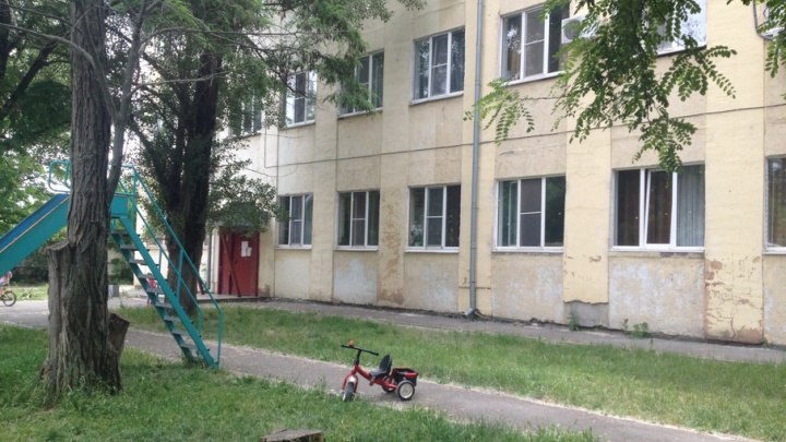 Семьи брошенного Минобороны дома в Ростове уже семь лет не могут найти управляющую компанию