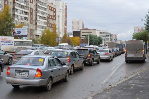 За счет автовладельцев чиновники планируют пополнить дорожный фонд на 265 миллионов рублей За счет автовладельцев чиновники планируют пополнить дорожный фонд на 265 миллионов рублей