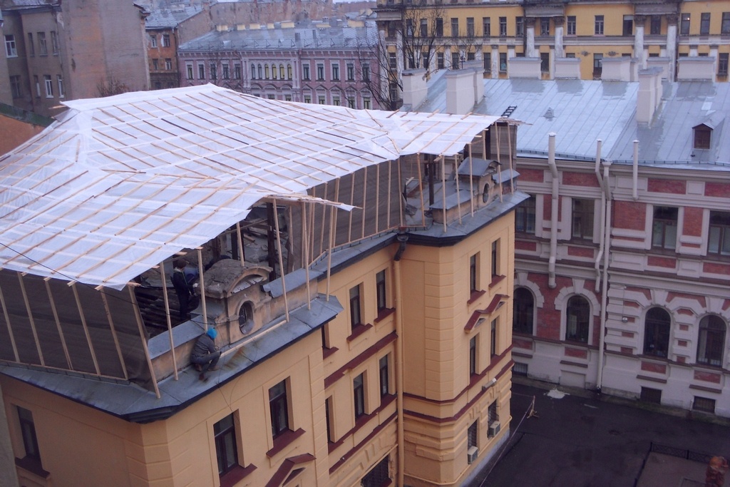 Капитальный ремонт санкт петербург. Дом в.н фон Дервиз мансарда. Надстройка на крыше. Надстройка на кровле. Мансарды Петербурга.