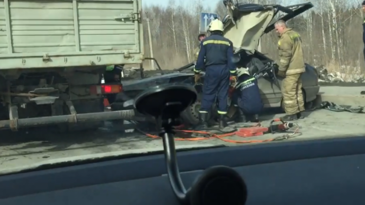 В Перми «четырнадцатая» въехала в ГАЗ: водитель легковушки погиб, пассажир пострадал