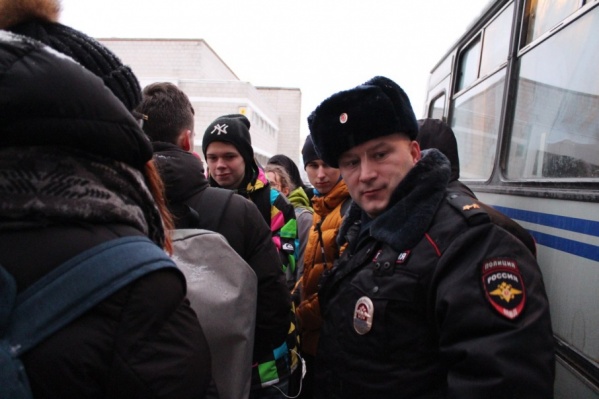 Полиция и активисты Полиция и активисты