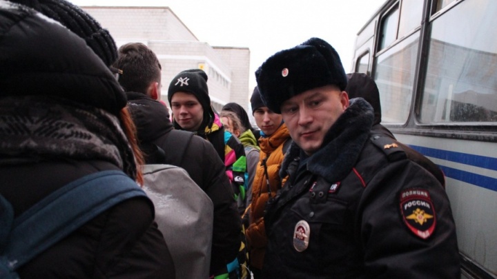 Снеговики, Древарх и задержания: как прошел митинг оппозиции в Архангельске