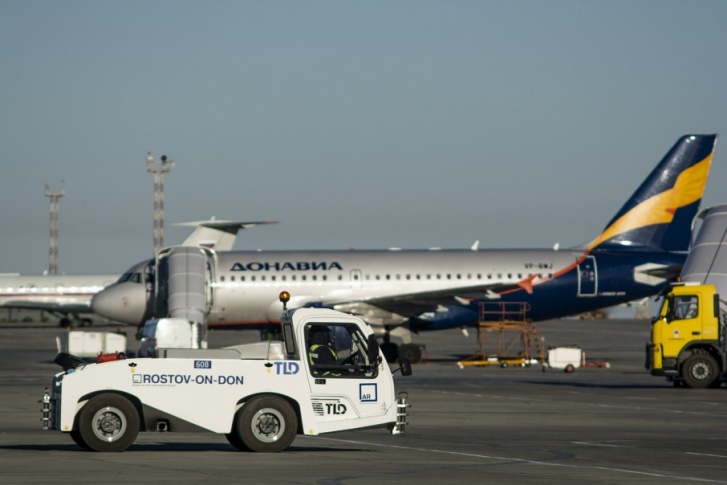 Депутат устроил дебош около трапа самолета Депутат устроил дебош около трапа самолета