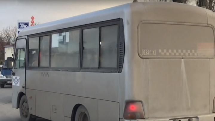 В Ростове водители маршруток решили посоревноваться в нарушении ПДД