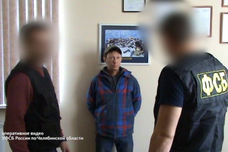 Артём Черепанов официально в отпуске и за деньгами приехал в неформальном виде Артём Черепанов официально в отпуске и за деньгами приехал в неформальном виде