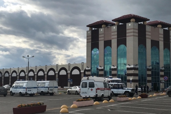 На место приехали спецслужбы На место приехали спецслужбы