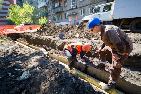 На улице Комаровского продолжаются коммунальные работы На улице Комаровского продолжаются коммунальные работы