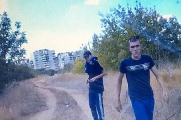Оба поджигателя попали на запись видеорегистратора Оба поджигателя попали на запись видеорегистратора