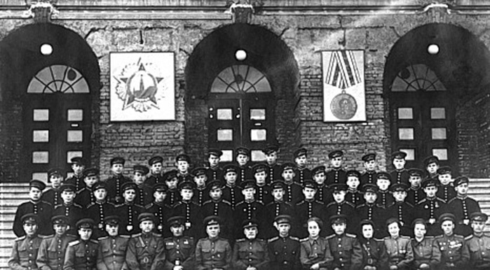 В 1948 году состоялся первый выпуск суворовцев. В 1948 году состоялся первый выпуск суворовцев.