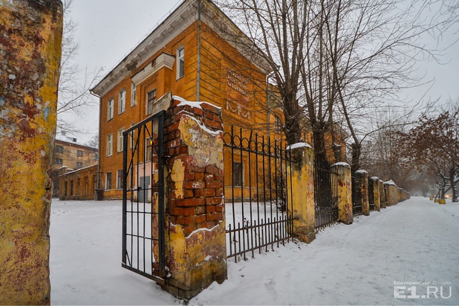 Но уже разваливается
Но уже разваливается